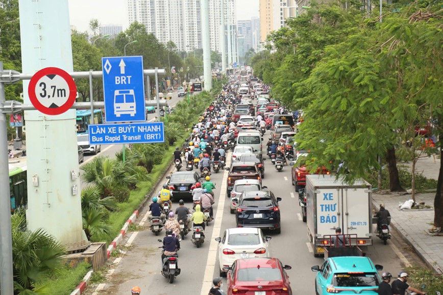 Cay xanh nga do khien duong pho Ha Noi un tac nghiem trong - Hinh anh 7