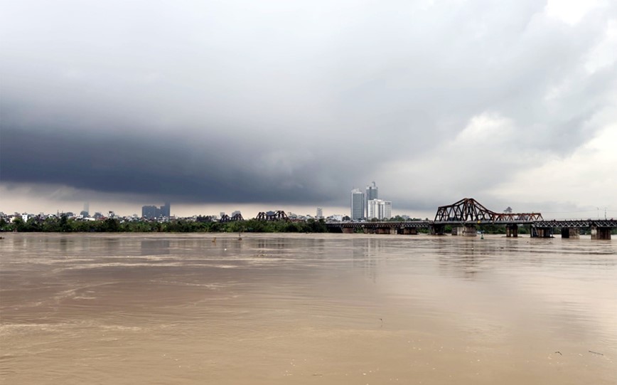 Ha Noi ban hanh Cong dien khan, tap trung ung pho voi lu lon tren cac tuyen song - Hinh anh 1