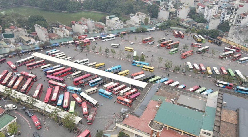 Ha Noi: tuyet doi khong cho o to van tai hanh khach qua cac vung ngap lut, sat lo - Hinh anh 1