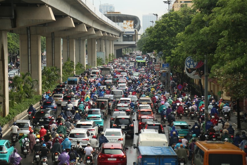 Sang dau tuan, giao thong Ha Noi te liet do ngap ung - Hinh anh 6