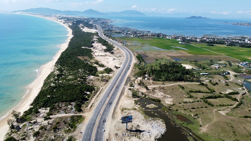 Khanh Hoa dau tu du an duong giao thong cang trung chuyen quoc te Van Phong - Hinh anh 2