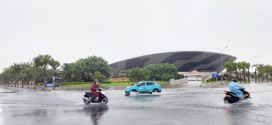 Duong pho Da Nang ngap nang sau mua lon - Hinh anh 7