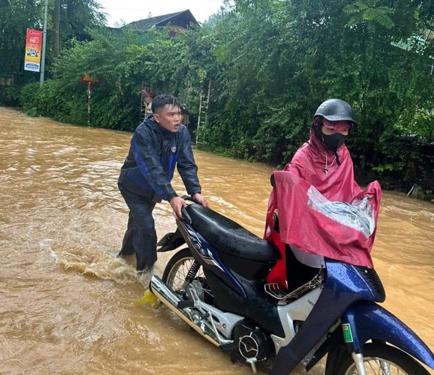 Nghe An: mua lon khien mot so cung duong bi sat lo - Hinh anh 6