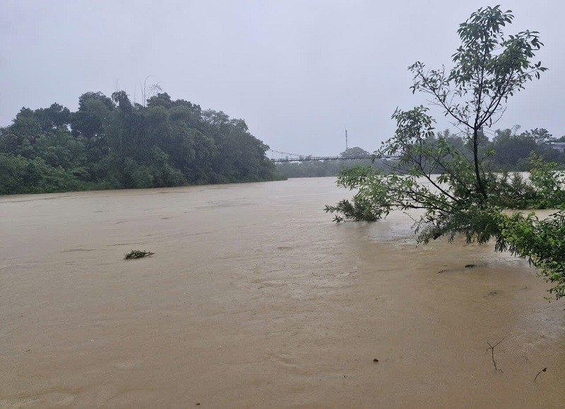 Ha Tinh: mua xoi xa, nhieu tuyen duong, cau tran bi ngap sau - Hinh anh 2