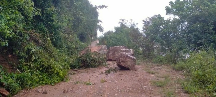 Nghe An: mua lon khien mot so cung duong bi sat lo - Hinh anh 8