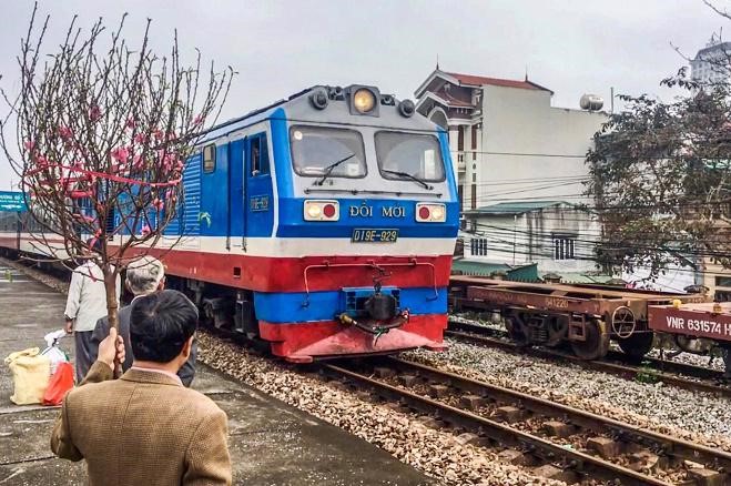 Mo ban som ve tau Tet At Ty 2025 tu thang 10, khong ban ghe phu - Hinh anh 1