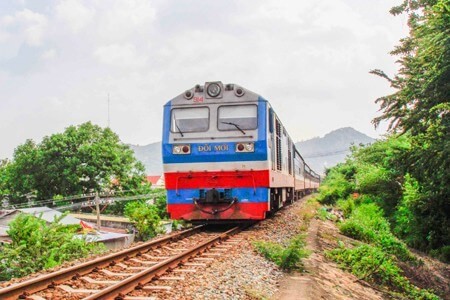 Tau khach du lich Ha Noi - Lao Cai chay binh thuong tro lai tu ngay mai - Hinh anh 1