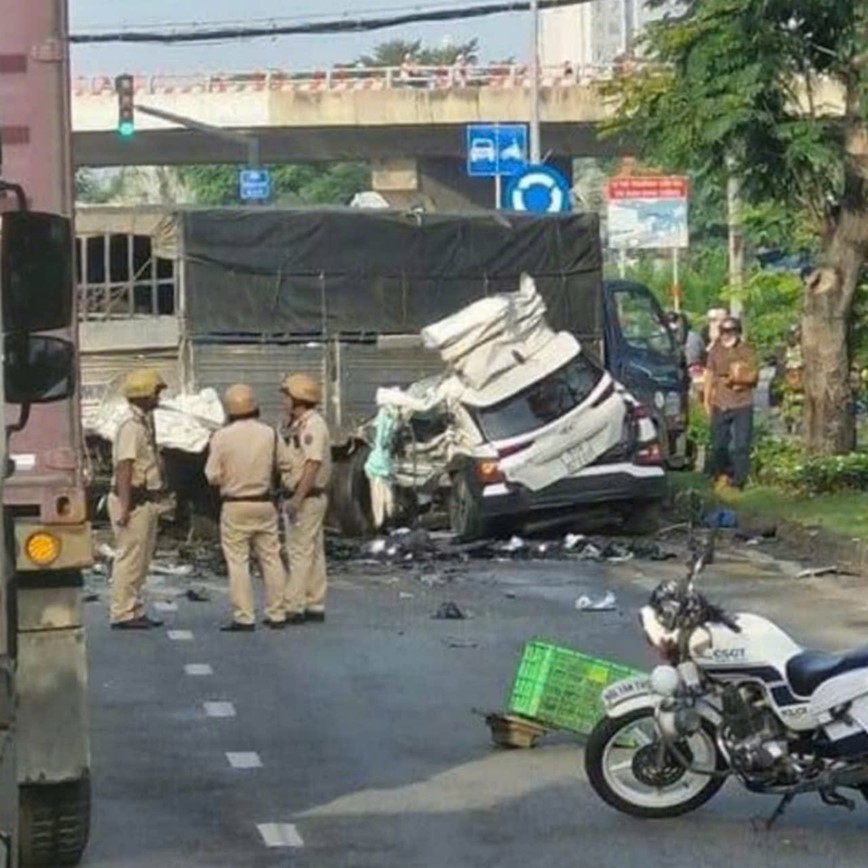 Tai nan lien hoan tren duong Nguyen Van Linh khien 2 nguoi tu vong tai cho - Hinh anh 2