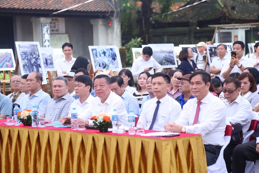 Trien lam anh “Ha Noi trong toi” 2024: Diem hen cua nguoi yeu Ha Noi - Hinh anh 1