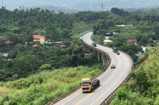 Can thiet mo rong cao toc Yen Bai - Lao Cai len 4 lan xe - Hinh anh 1