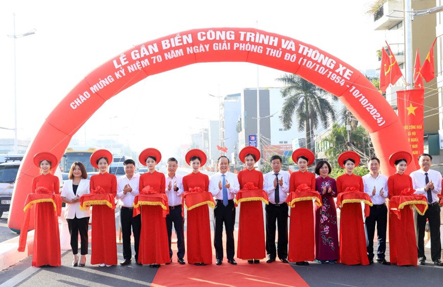 Ha Noi: chinh thuc thong xe hai tuyen duong Au Co va Xuan Dieu - Hinh anh 2