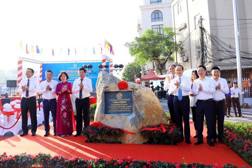 Ha Noi: chinh thuc thong xe hai tuyen duong Au Co va Xuan Dieu - Hinh anh 1