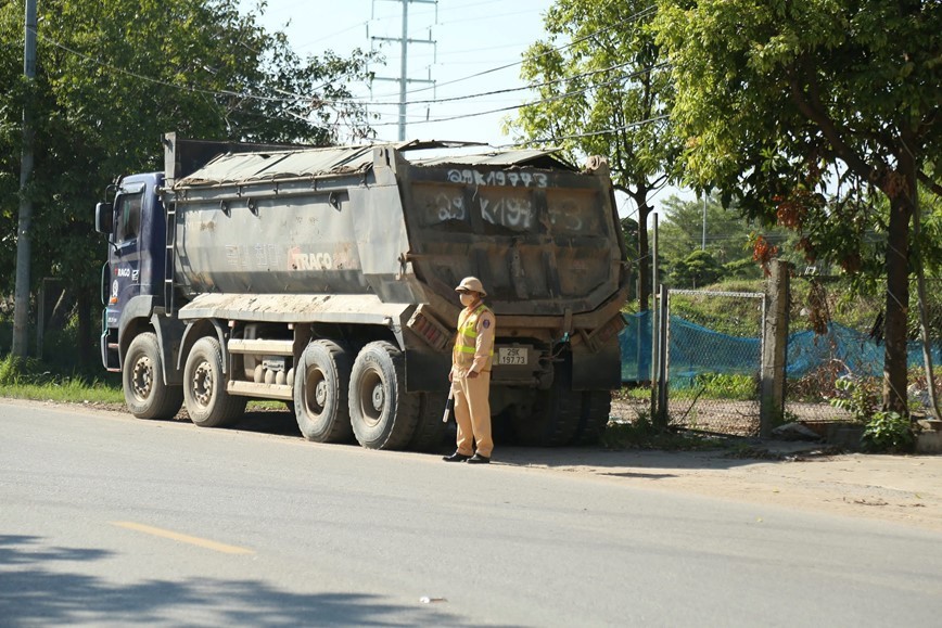 Ha Noi: tuan tra luu dong xu phat xe qua kho, qua tai - Hinh anh 2