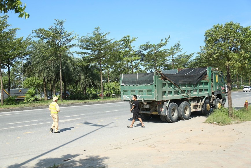 Ha Noi: tuan tra luu dong xu phat xe qua kho, qua tai - Hinh anh 6