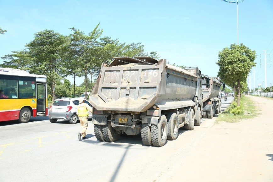 Ha Noi: tuan tra luu dong xu phat xe qua kho, qua tai - Hinh anh 5