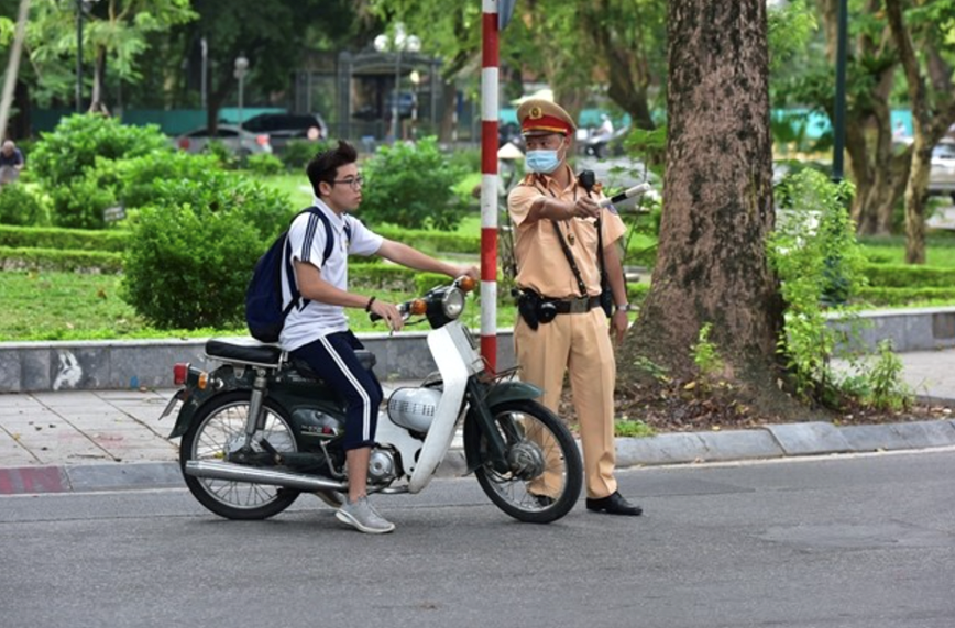 Ha Noi: phat hien 668 truong hop vi pham giao thong ngay 7/10 - Hinh anh 1