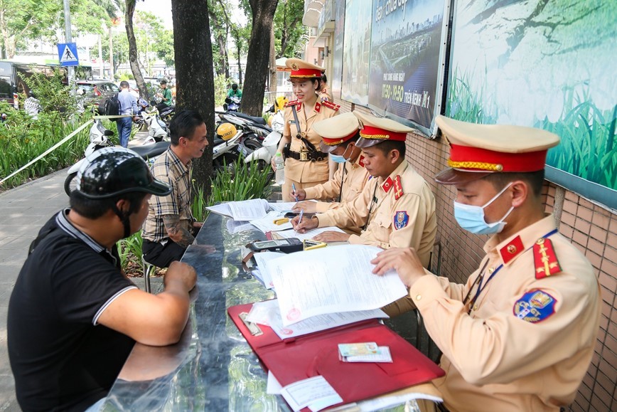 Ha Noi: phat hien 1.173 truong hop vi pham giao thong trong ngay 12/10 - Hinh anh 1