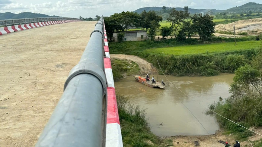 Dak Lak: nhung cay cau tram ty xay xong nhung khong su dung duoc - Hinh anh 1