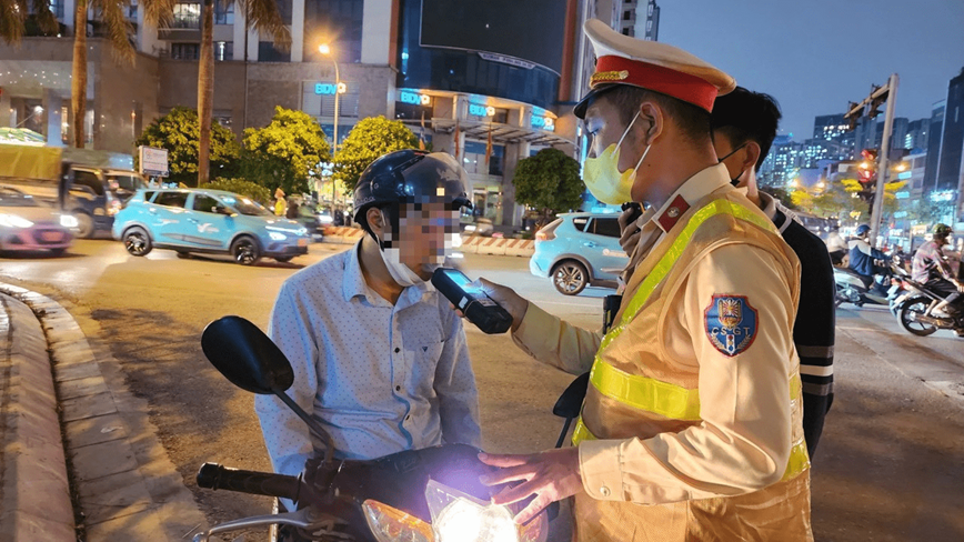 Ha Noi: phat hien 30 truong hop vi pham nong do con trong ngay 30/10 - Hinh anh 1