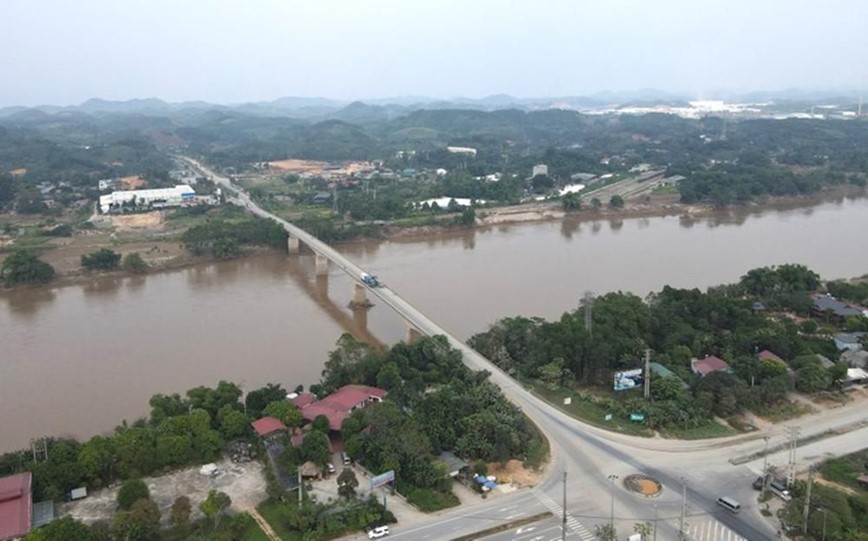 Yen Bai: tam ngung luu thong qua cau Van Phu tu ngay 1/11 - Hinh anh 1