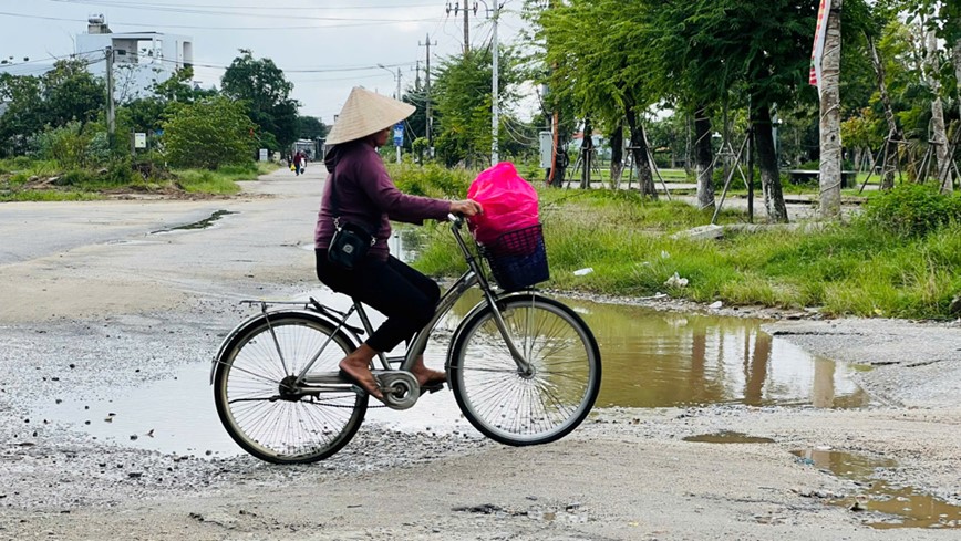 Quang Nam: an hoa tu du an duong noi thi thi cong cham tien do - Hinh anh 9