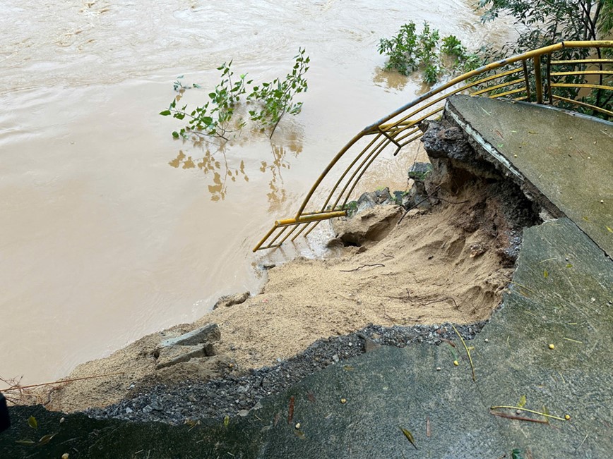 Ha tang giao thong o Quang Ngai bi thiet hai do mua bao - Hinh anh 2