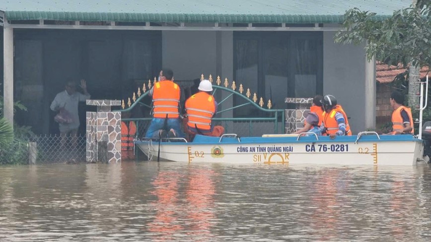 Ha tang giao thong o Quang Ngai bi thiet hai do mua bao - Hinh anh 7