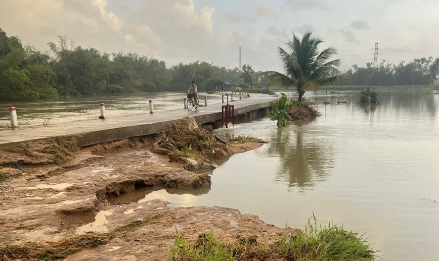 Ha tang giao thong o Quang Ngai bi thiet hai do mua bao - Hinh anh 5