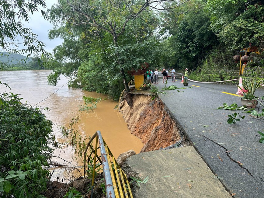 Ha tang giao thong o Quang Ngai bi thiet hai do mua bao - Hinh anh 3