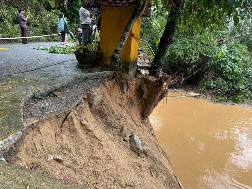 Ha tang giao thong o Quang Ngai bi thiet hai do mua bao - Hinh anh 1