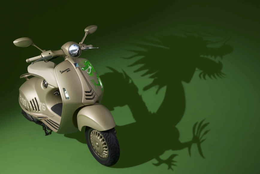 Vespa 946 Dragon “ha nhiet”, giam manh vai tram trieu dong - Hinh anh 1