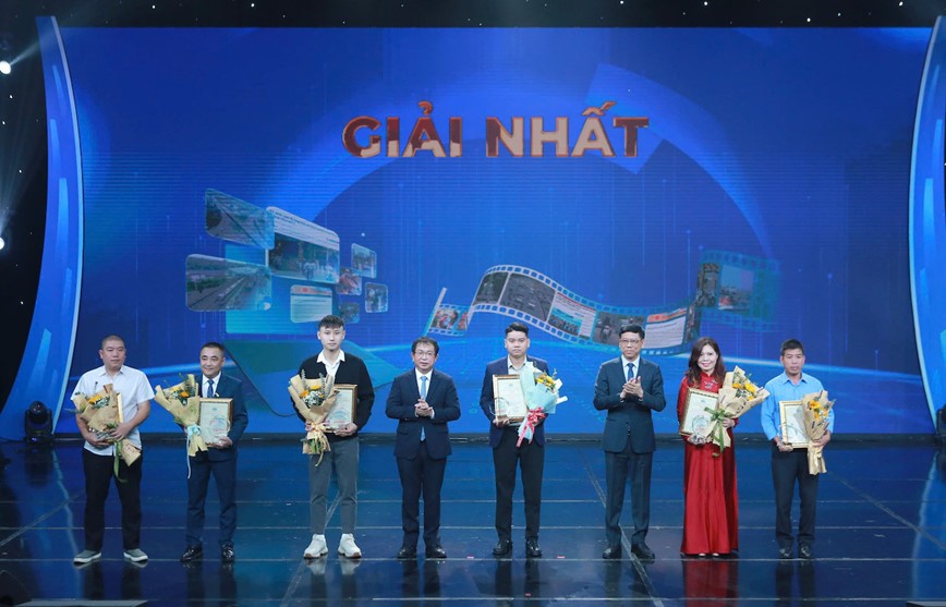 Trao giai Bao chi tuyen truyen ve An toan giao thong nam 2024 - Hinh anh 1