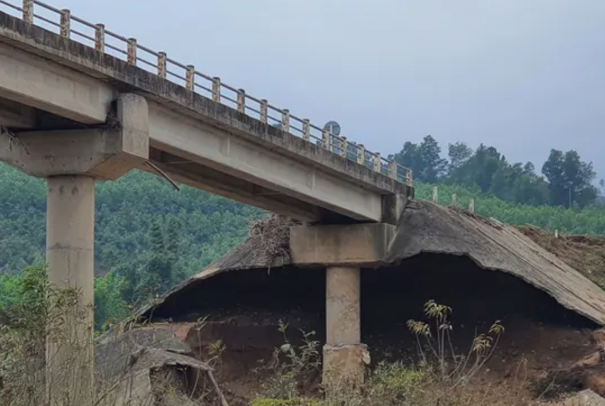 Quang Binh: Cong bo tinh huong khan cap tai cau ban Con Cung - Hinh anh 1