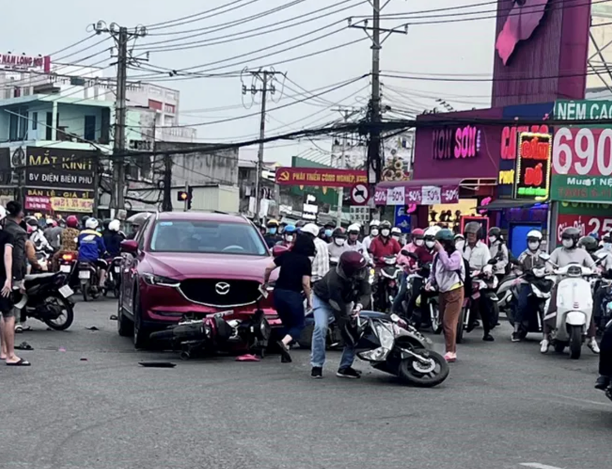 Long An: O to tong lien hoan 4 xe may, 3 nguoi bi thuong - Hinh anh 1