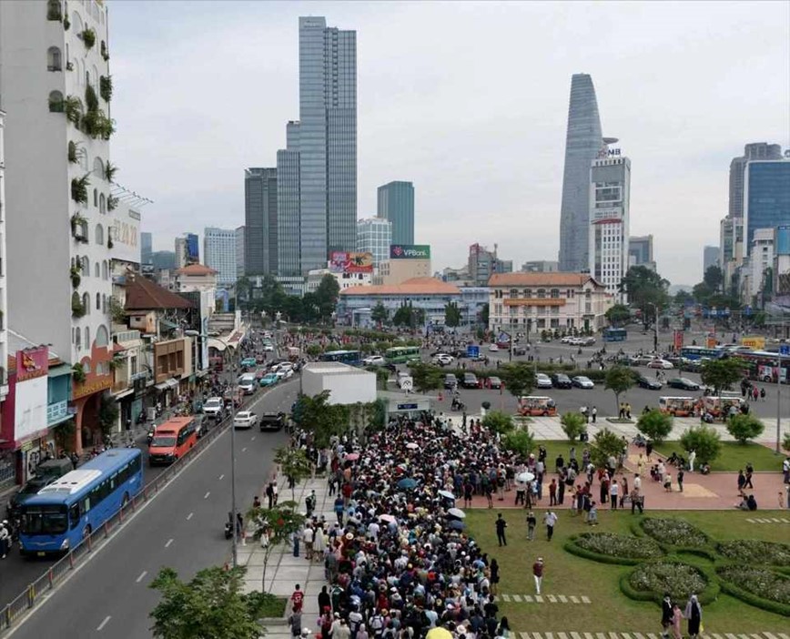 Metro Ben Thanh - Suoi Tien chinh thuc van hanh khai thac thuong mai - Hinh anh 1