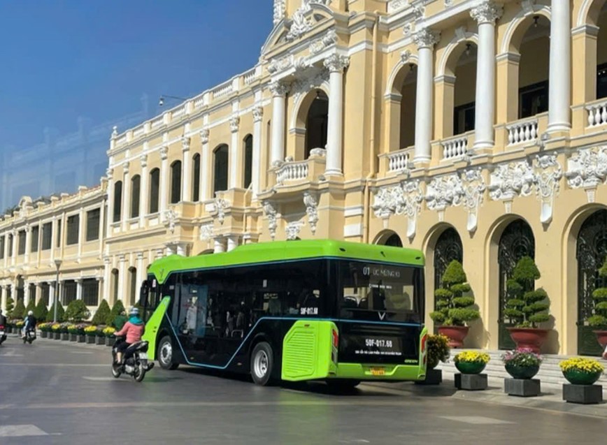 TP Ho Chi Minh huong toi su dung toan bo xe buyt chay dien - Hinh anh 1