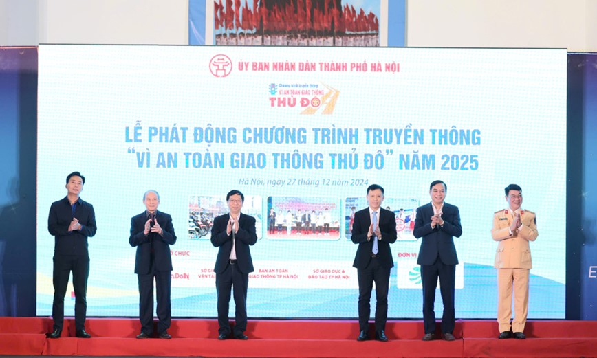 Toan canh Le tong ket, trao giai Chuong trinh truyen thong Vi ATGT Thu do 2024 - Hinh anh 15