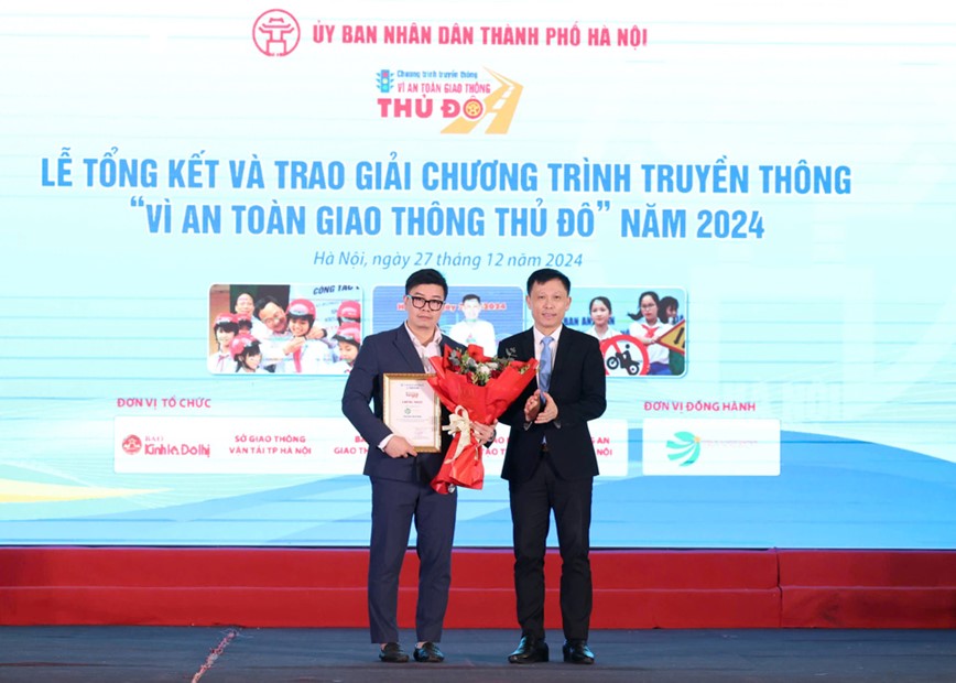 Toan canh Le tong ket, trao giai Chuong trinh truyen thong Vi ATGT Thu do 2024 - Hinh anh 6