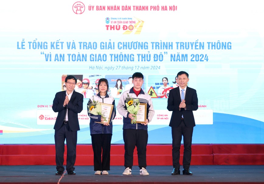 Toan canh Le tong ket, trao giai Chuong trinh truyen thong Vi ATGT Thu do 2024 - Hinh anh 10