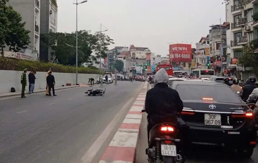 Ha Noi: Nguyen nhan vu tai nan tren duong Au Co khien 1 nguoi tu vong - Hinh anh 1