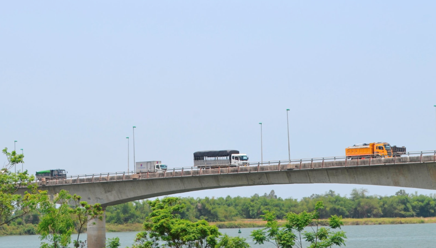 Quang Nam: Luu thong tro lai qua cau Cau Lau tren QL1 tu ngay 30/12 - Hinh anh 1