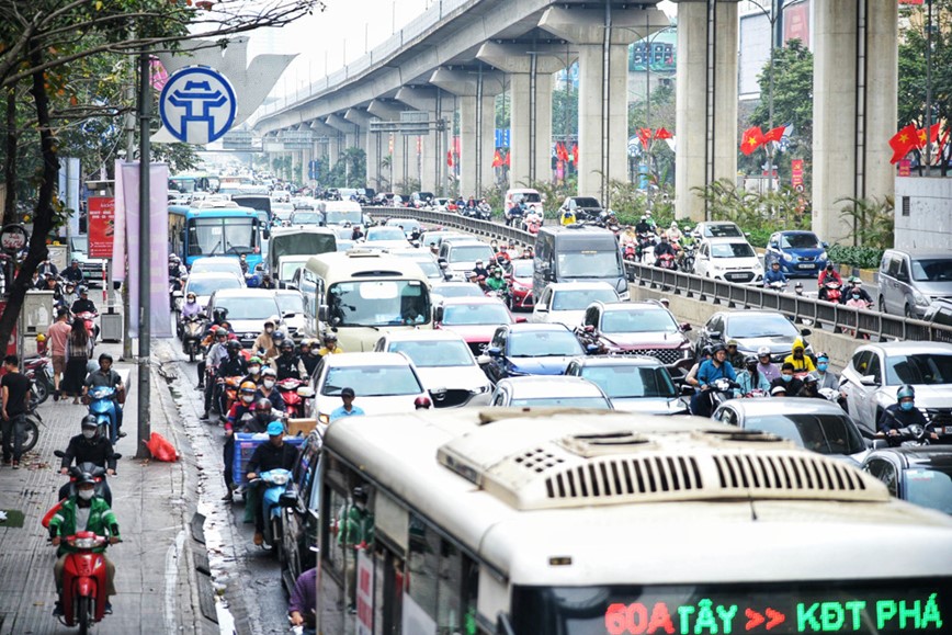 Ha Noi no luc dam bao trat tu an toan giao thong xuyen suot Tet 2025 - Hinh anh 1