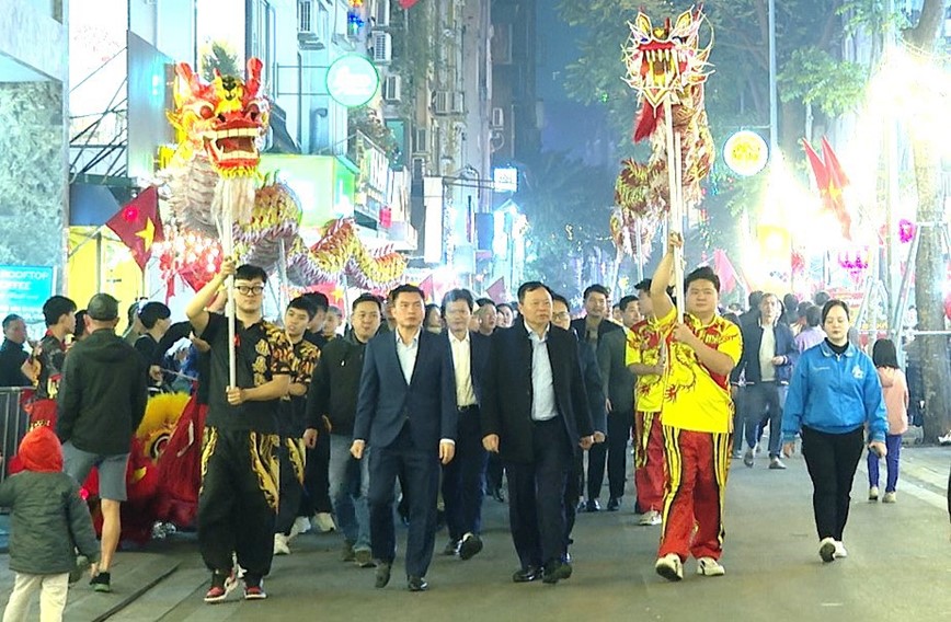 Quan Dong Da khai truong tuyen pho am thuc Nguyen Van Tuyet - Hinh anh 3