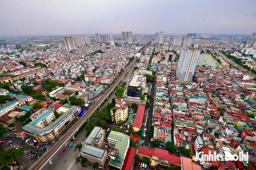 Ngay thu 2 nghi Tet, duong pho Ha Noi thong thoang duoi troi mua ret - Hinh anh 10