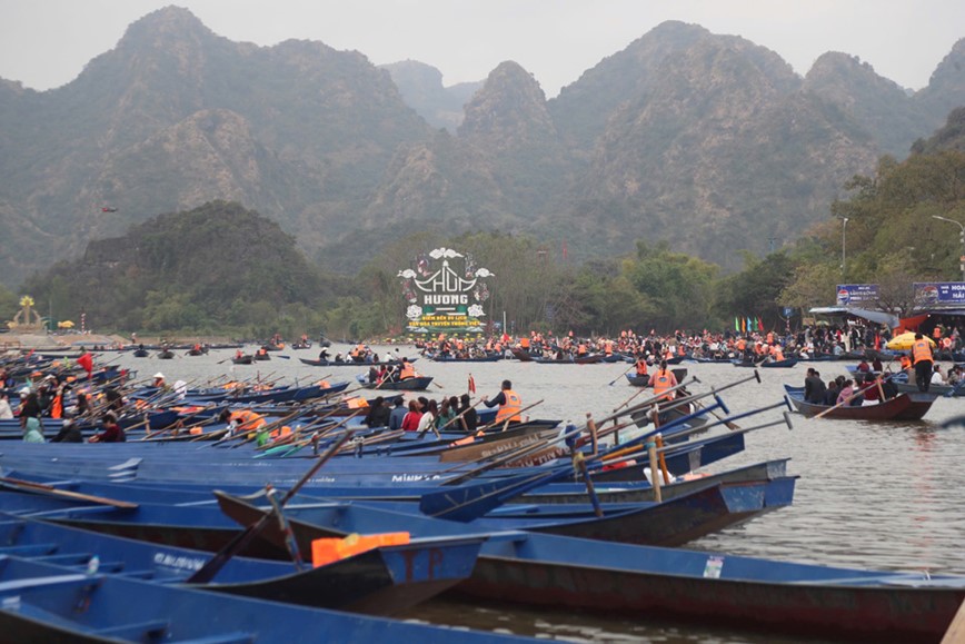 Dam bao an toan giao thong cho du khach den voi chua Huong - Hinh anh 1