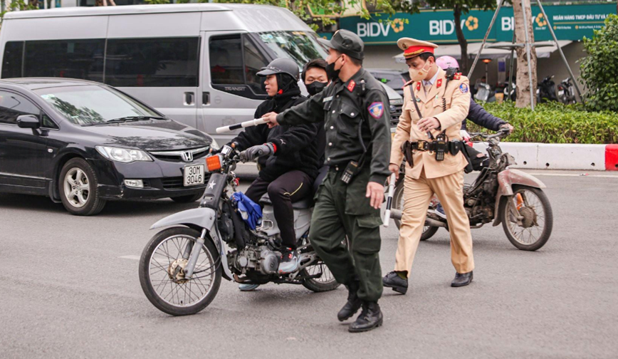 Ha Noi: phat hien 526 truong hop vi pham Luat Giao thong ngay 5/2 - Hinh anh 1