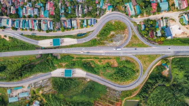 Khuyen cao danh cho tai xe luu thong tren cao toc Noi Bai - Lao Cai - Hinh anh 1