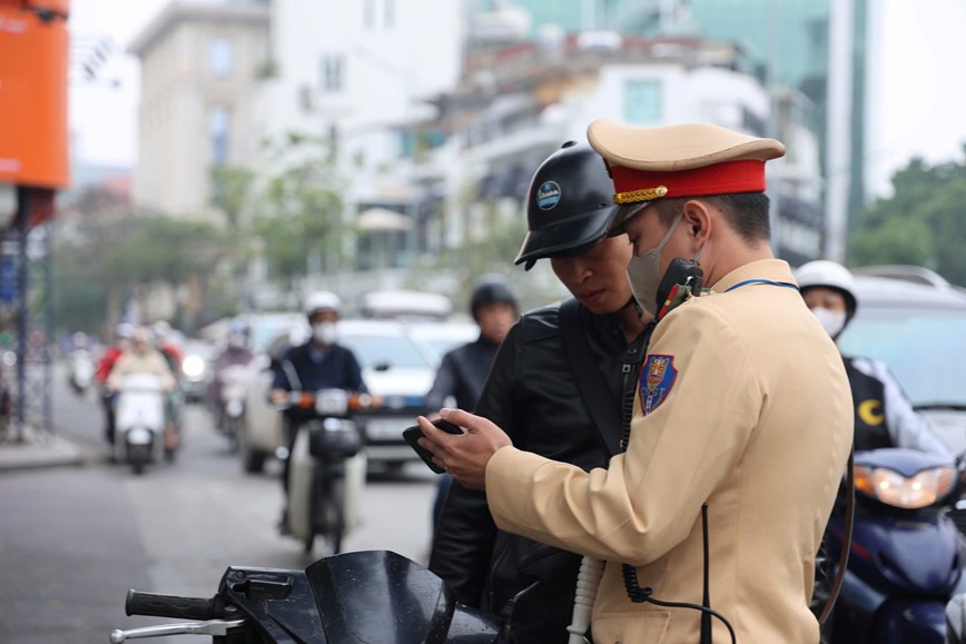 Ha Noi: 488 truong hop vi pham Luat Giao thong duong bo ngay 9/3 - Hinh anh 1