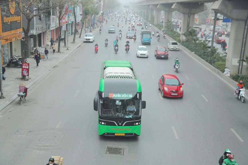 Ha Noi: xe buyt xanh thu hut hanh khach - Hinh anh 13