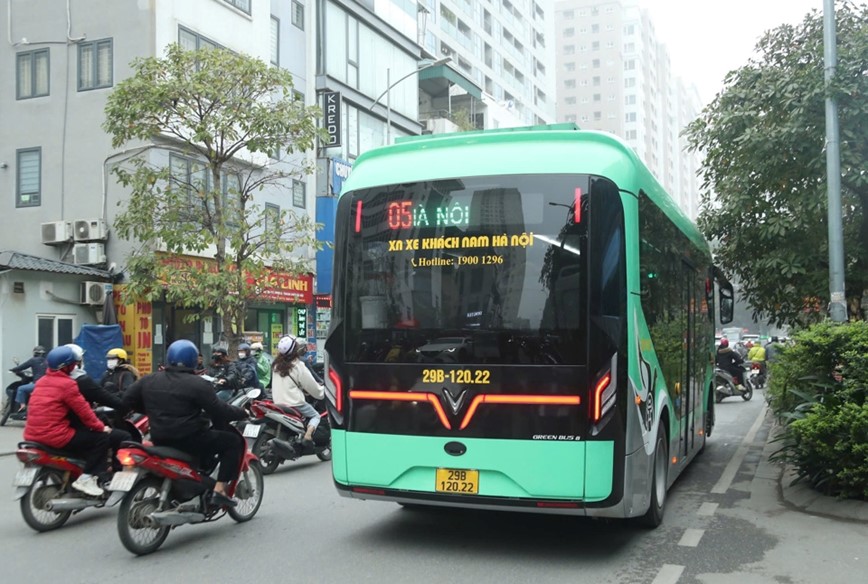 Ha Noi: xe buyt xanh thu hut hanh khach - Hinh anh 12